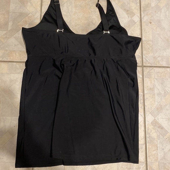 L Unbranded solid black stretch built in padding plus size swimsuit top 3X EUC - Picture 2 of 2